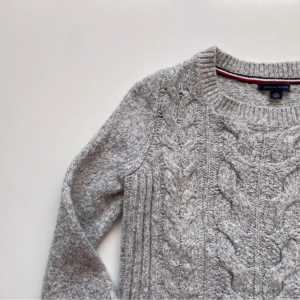 Tommy Hilfiger Adaptive Women's Cable-Knit Sweater with Wide Neck Size XS - Picture 3 of 12